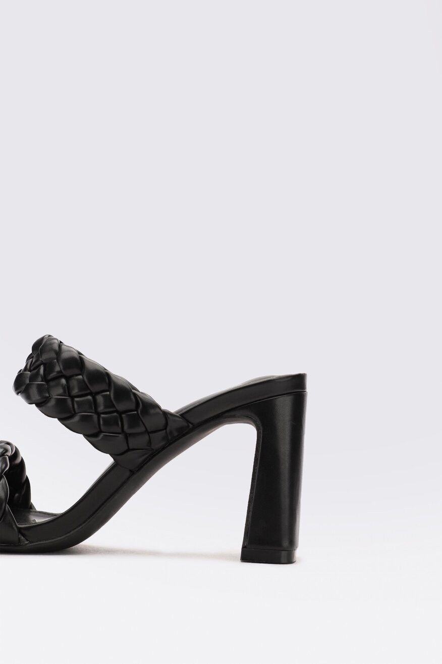 
                Jenny Fairy - Klapki na obcasie czarne - 5903698384665