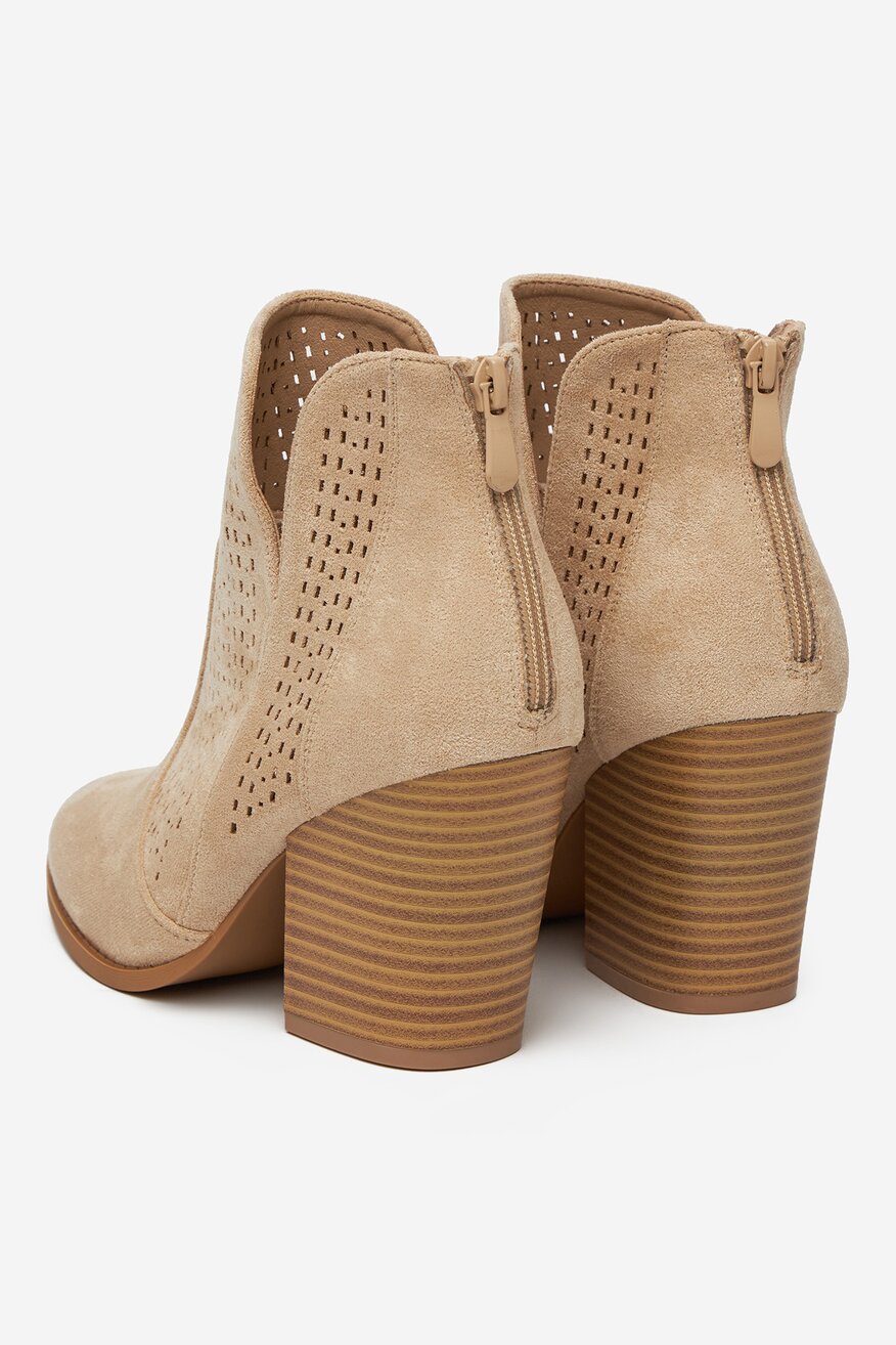 
                DeeZee - Botki na słupku - 5904410942965