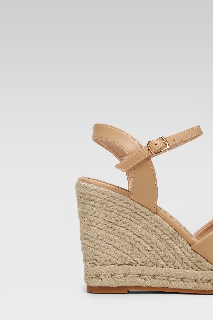 Jenny Fairy - Sandały na koturnie - 5904248647810