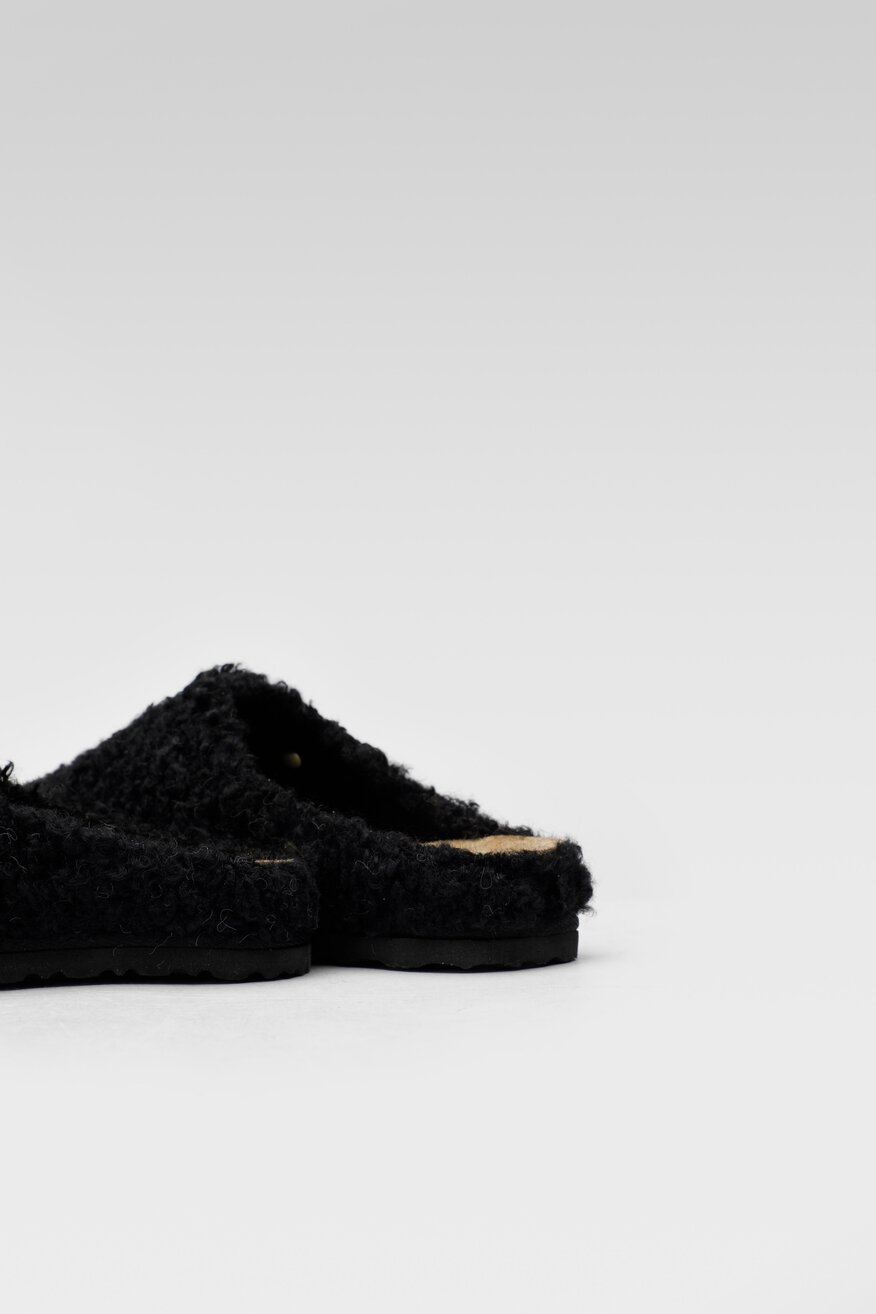 
                Inblu - Kapcie czarne - 5904862186023