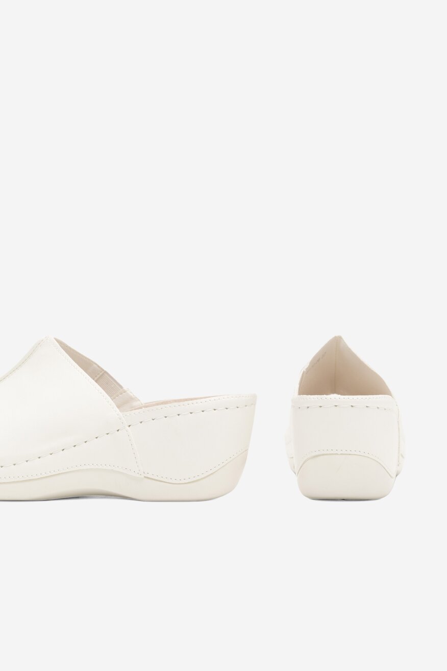 
                Go Soft - Sandały białe - 5904862754024