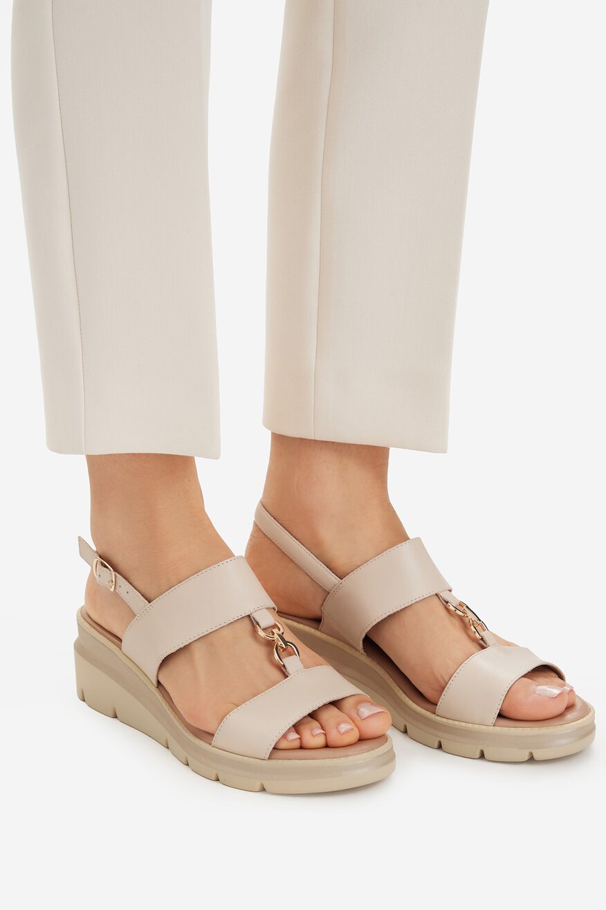 
                Сандалі Lasocki БЕЖЕВИЙ - 5906751776315