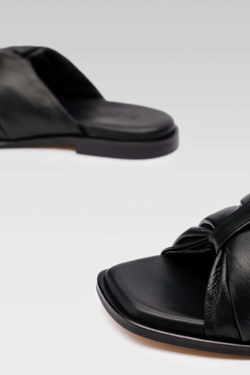 
                Badura - Klapki skórzane - 5904248717698