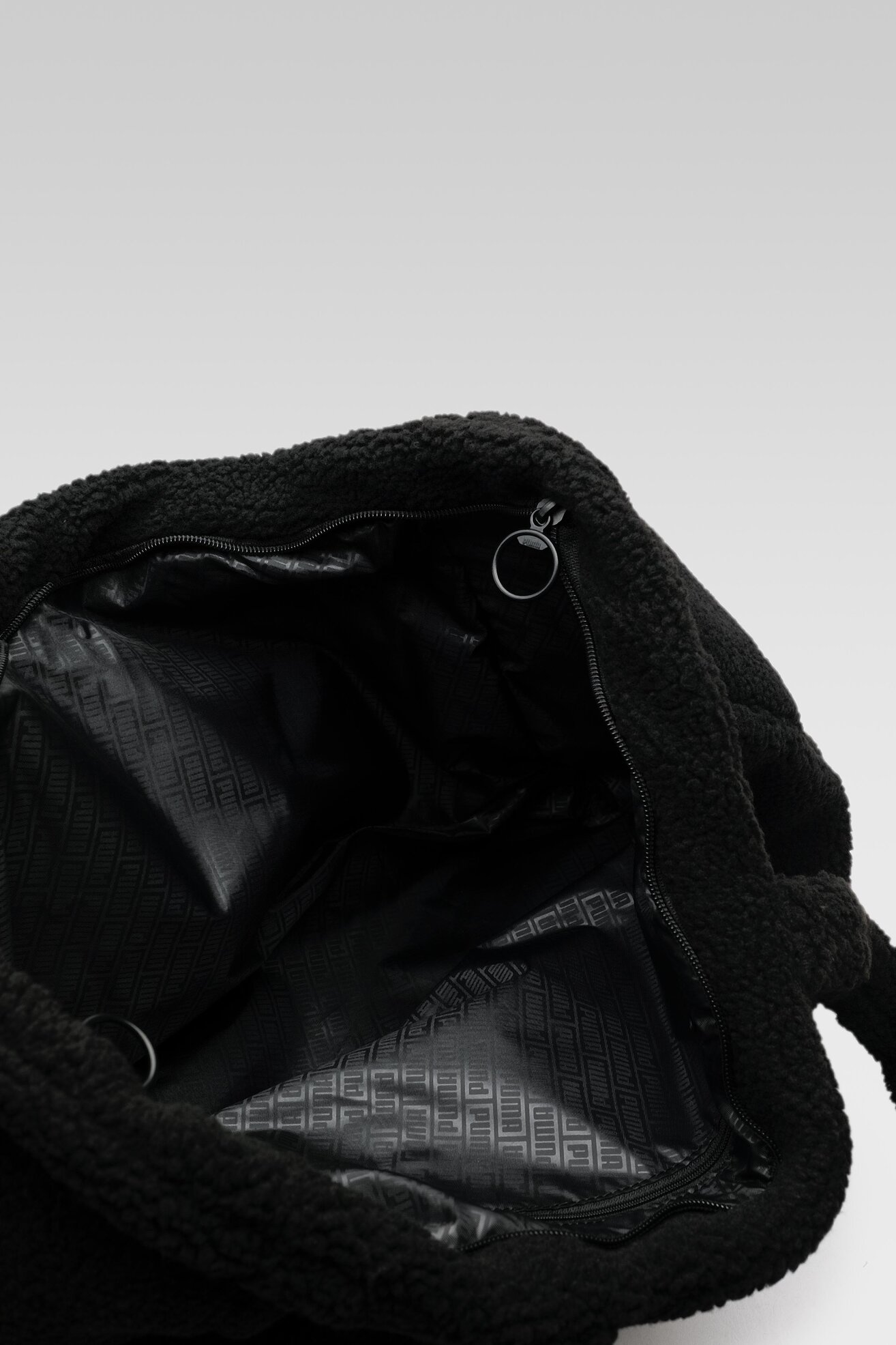 Torebka Puma CORE SHERPA TOTE BAG 7916301 Czarny