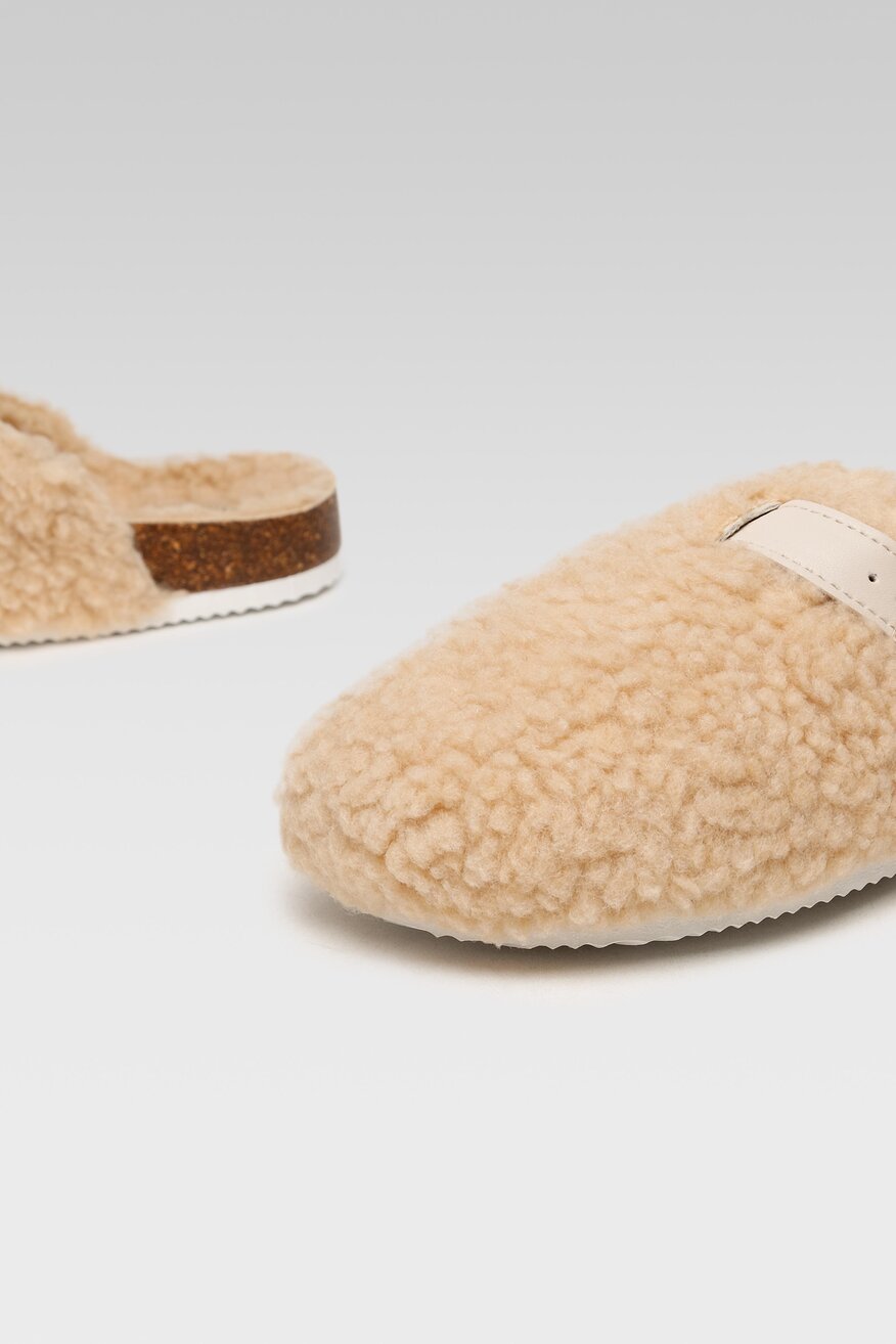 
                Home&Relax - Kapcie z futerkiem - 5904248837754