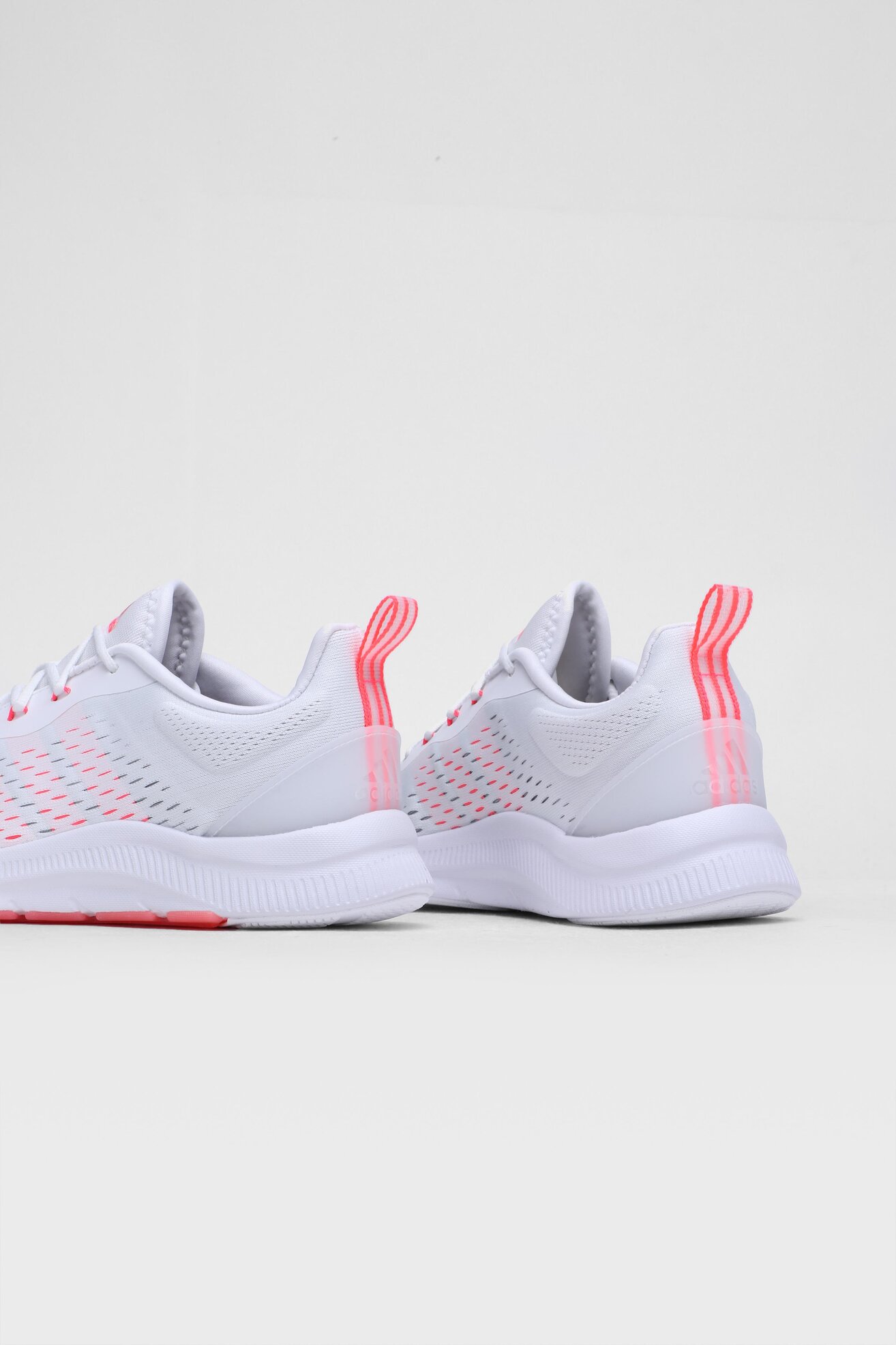 Obuwie sportowe adidas NOVAMOTION FW3256 Biały