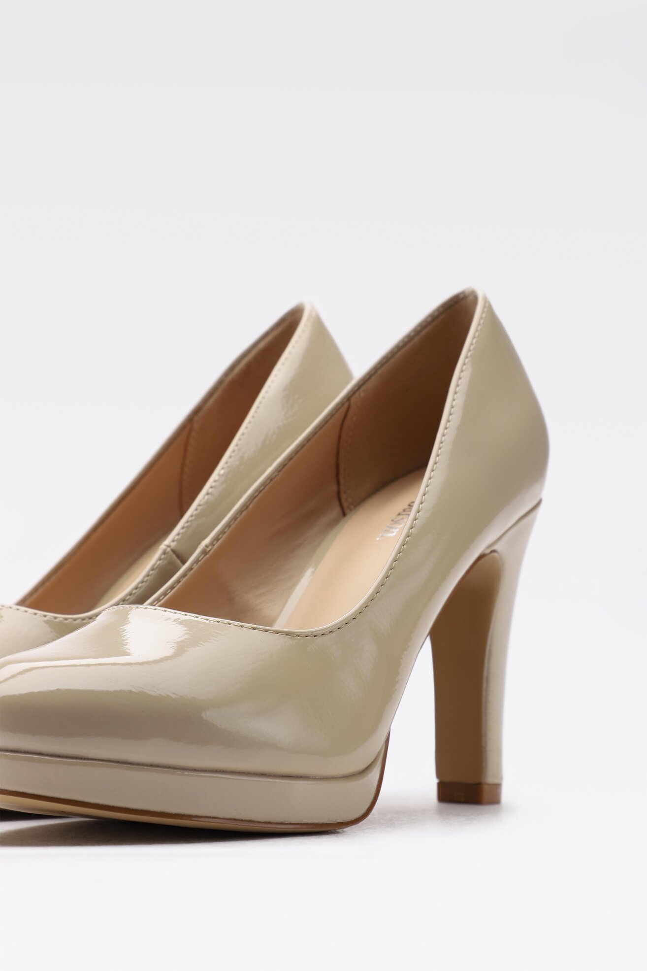 Czółenka Clara Barson WYL2503-1 Beżowy