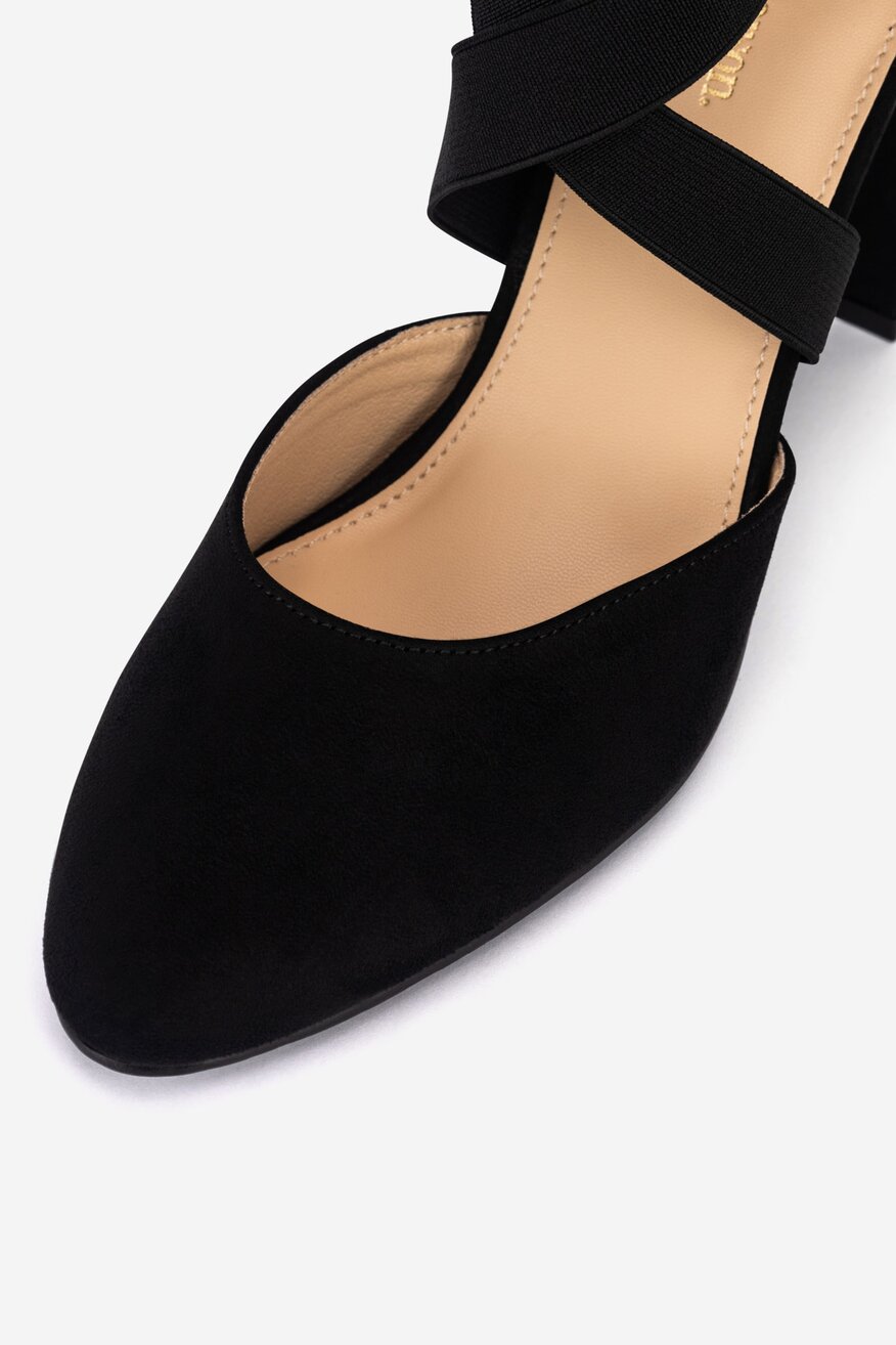 
                Körömcipő Clara Barson FEKETE - 5905588710646