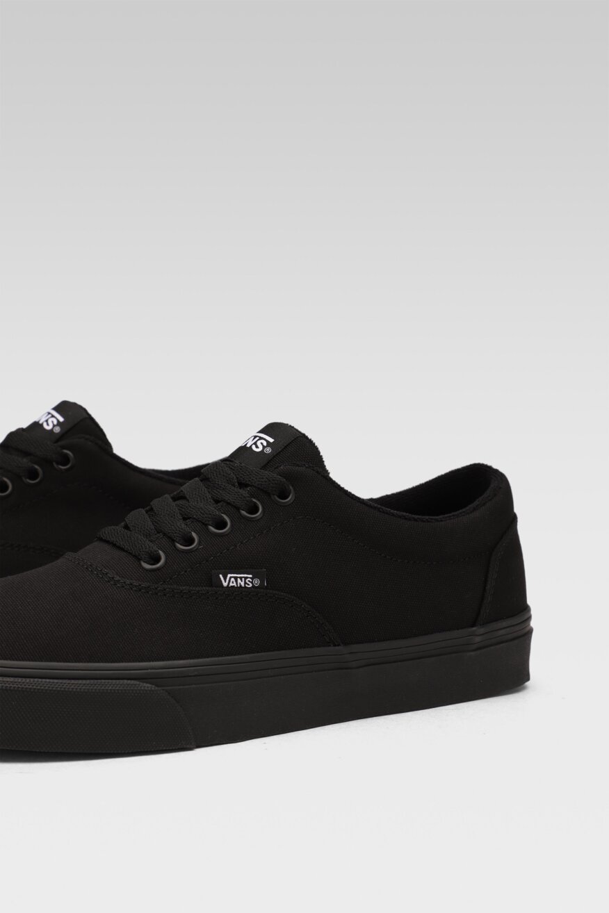 
                Vans - Trampki czarne sznurowane - 5903698699400