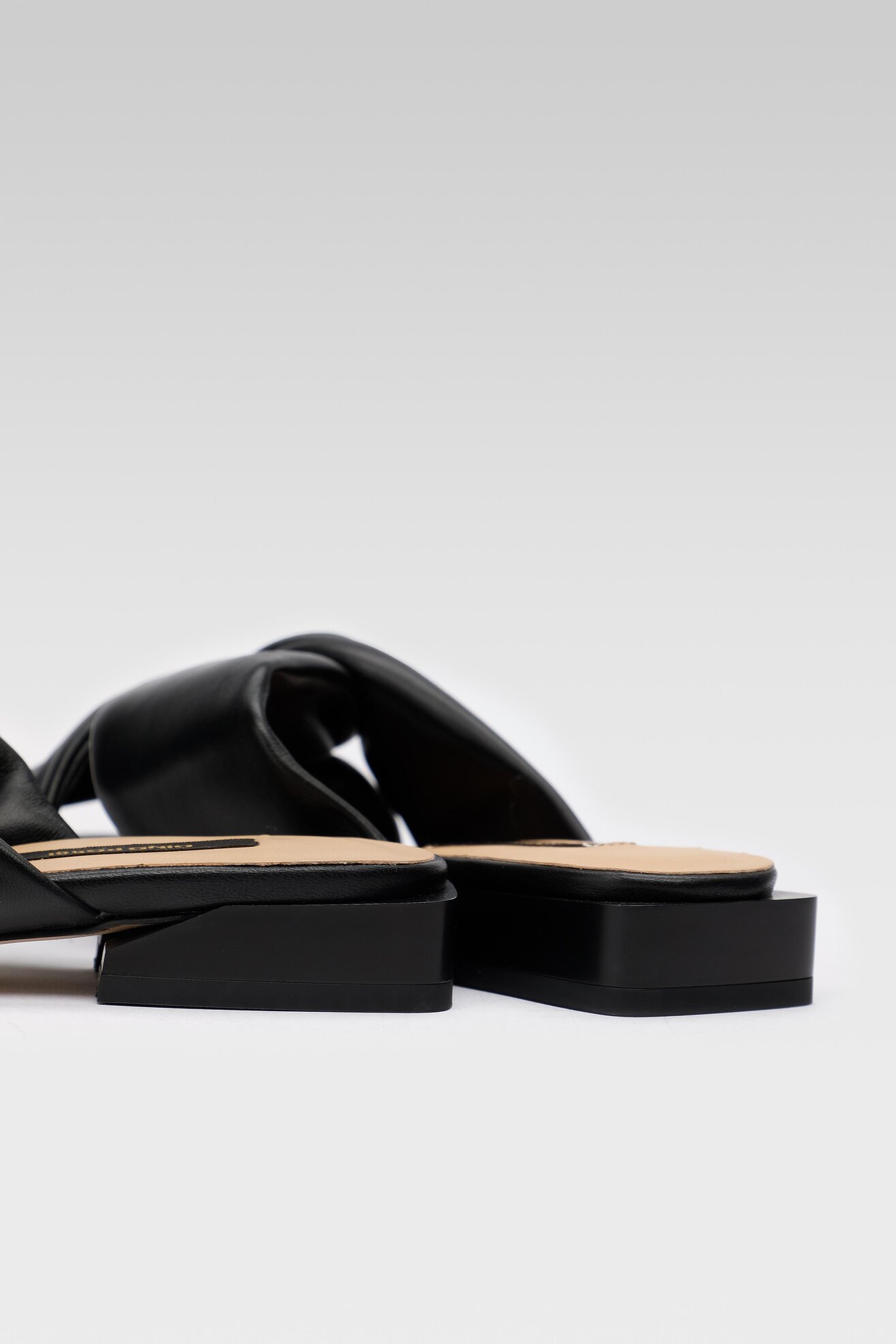 Klapki Gino Rossi 17101 Czarny