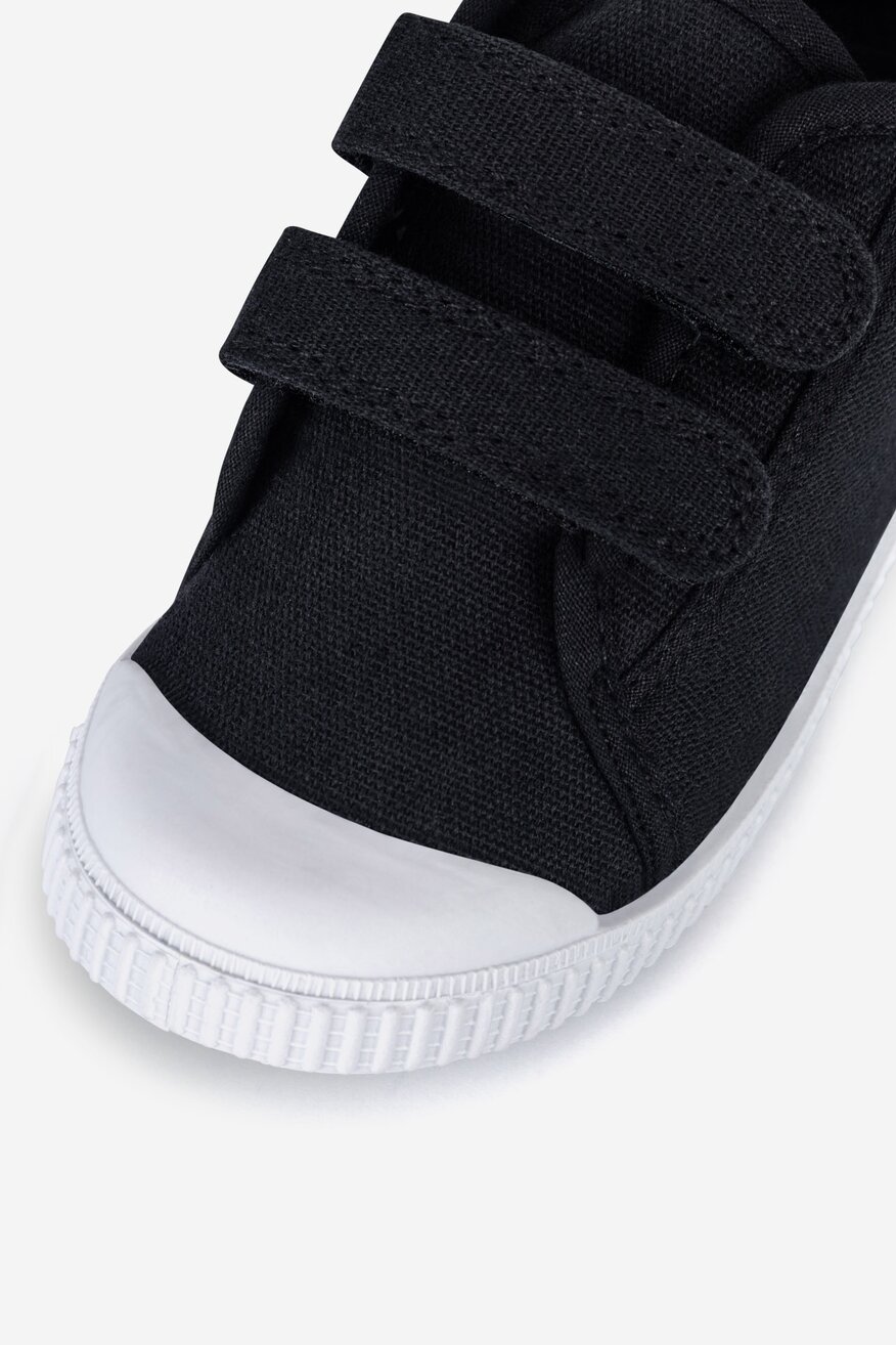 
                Sportska obuća Action Boy CRNA - 5905588748526