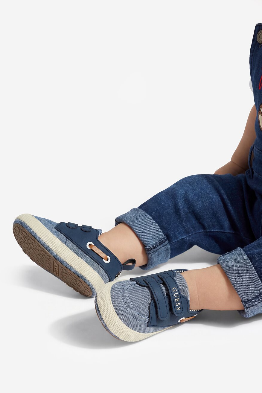 
                GUESS - Półbuty - 5906751747117