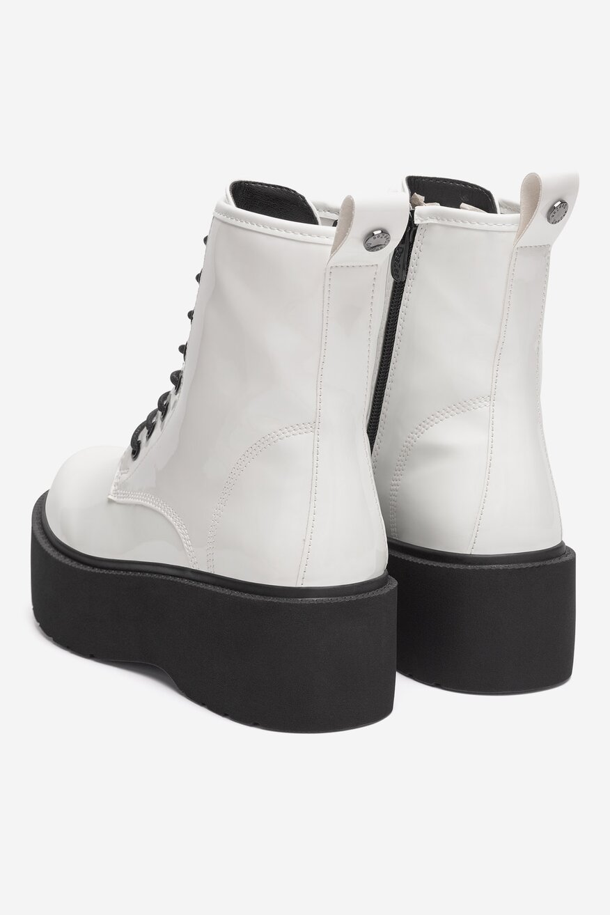 
                Боти DeeZee БЯЛ - 5905588846086