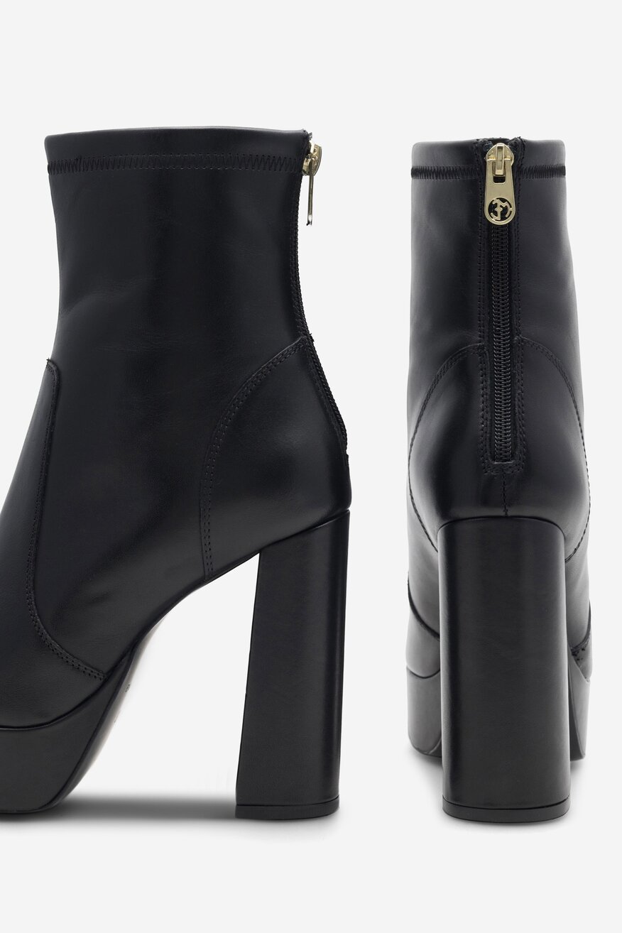 
                Ghete EVA MINGE NEGRU - 5905588004240