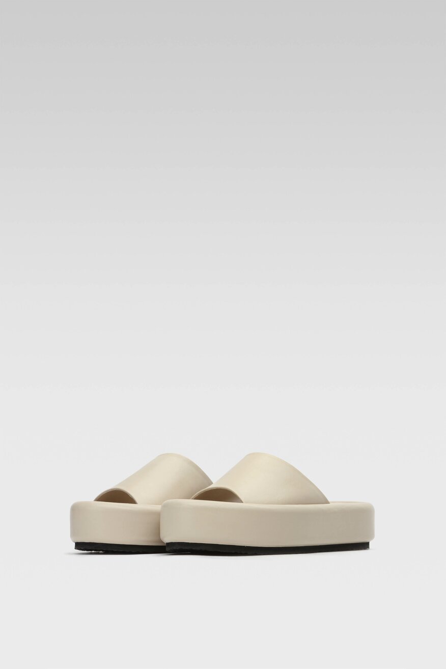 
                Gino Rossi - Klapki skórzane na platformie - 5904248565299