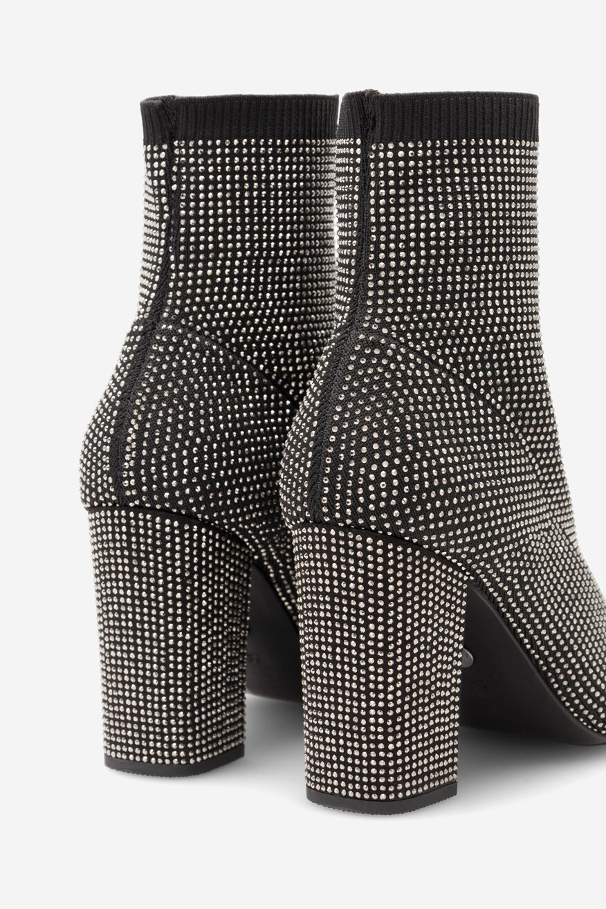 
                Боти NINE WEST ЧЕРЕН - 5905588143963