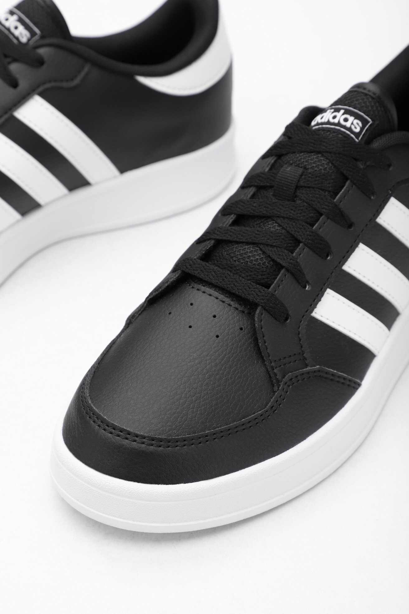 Sportska obuća adidas BREAKNET FX8708 CRNA