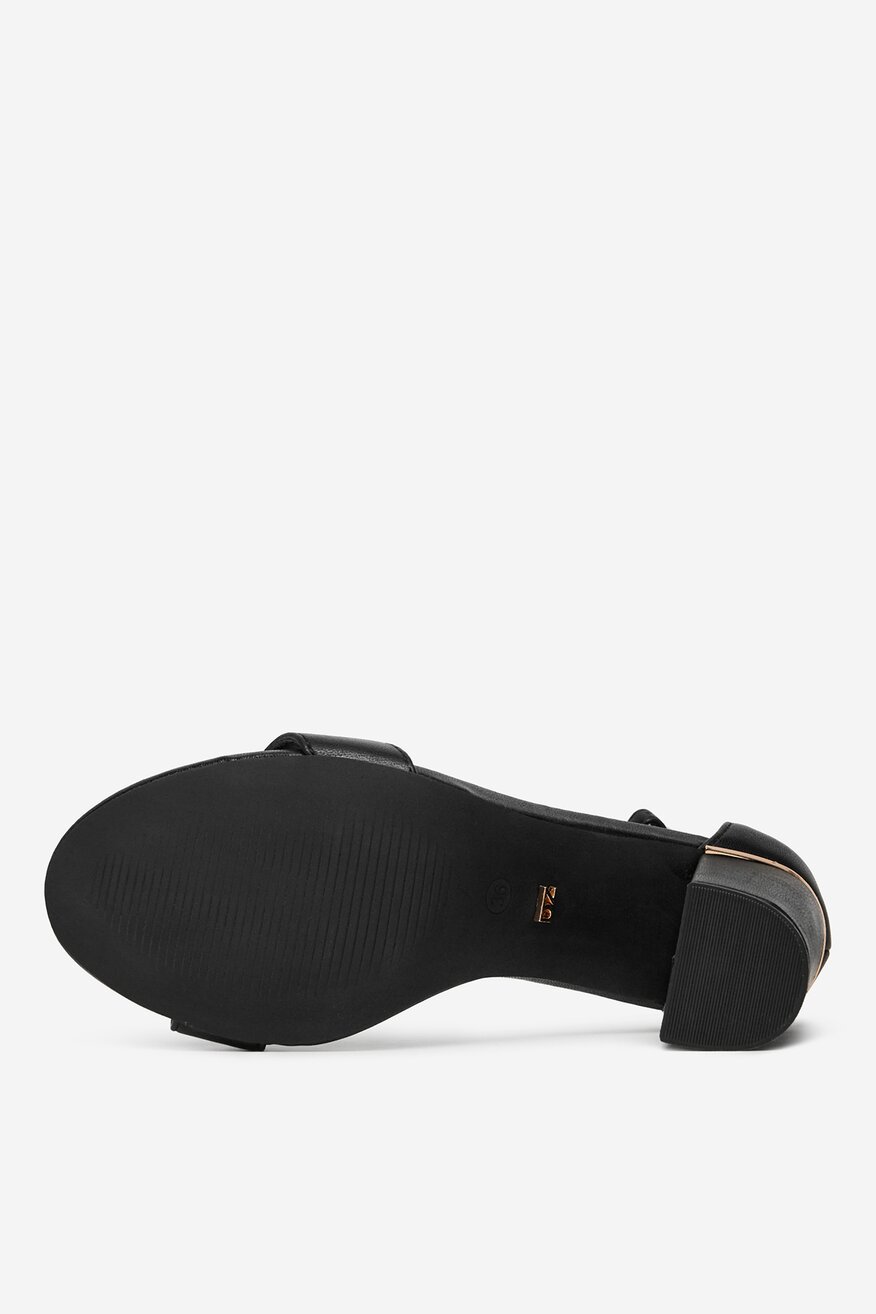 
                DeeZee - Sandały na słupku - 5906751095775