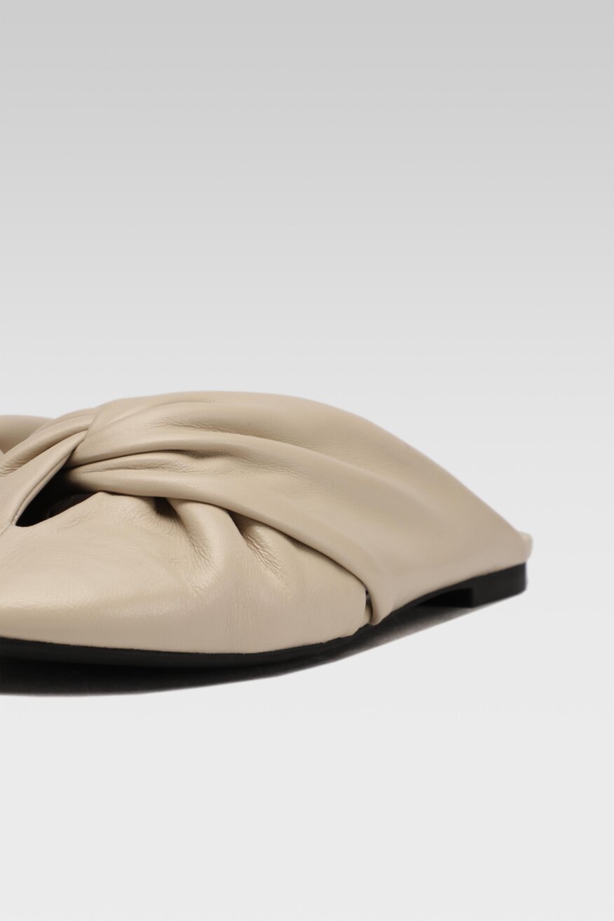 
                Gino Rossi - Skórzane klapki pastelowe - 5903698392912