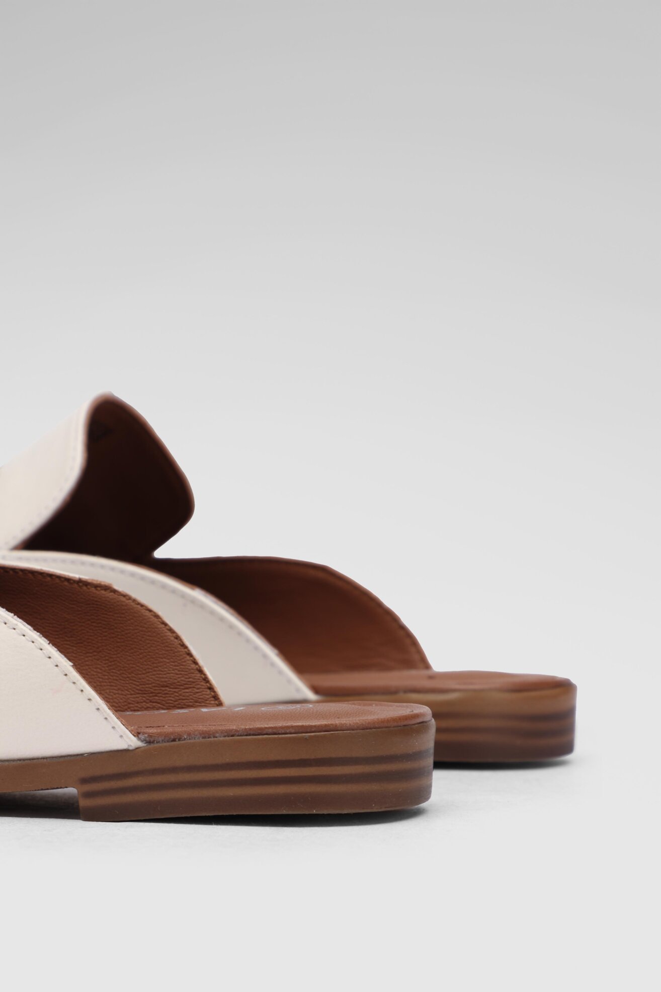 Klapki Lasocki WI16-219546-02 Biały