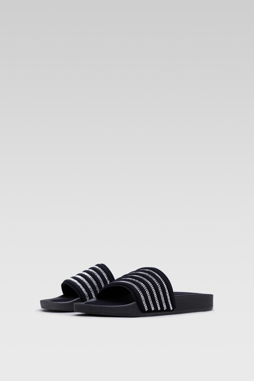 
                Bassano - Klapki czarne - 5904248710194