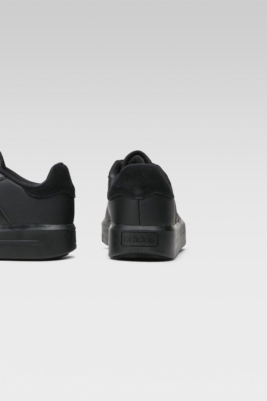 
                Sportska obuća adidas CRNA - 5904862420035