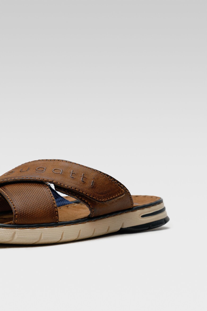 
                Bugatti - Klapki skórzane klasyczne - 5904248411305