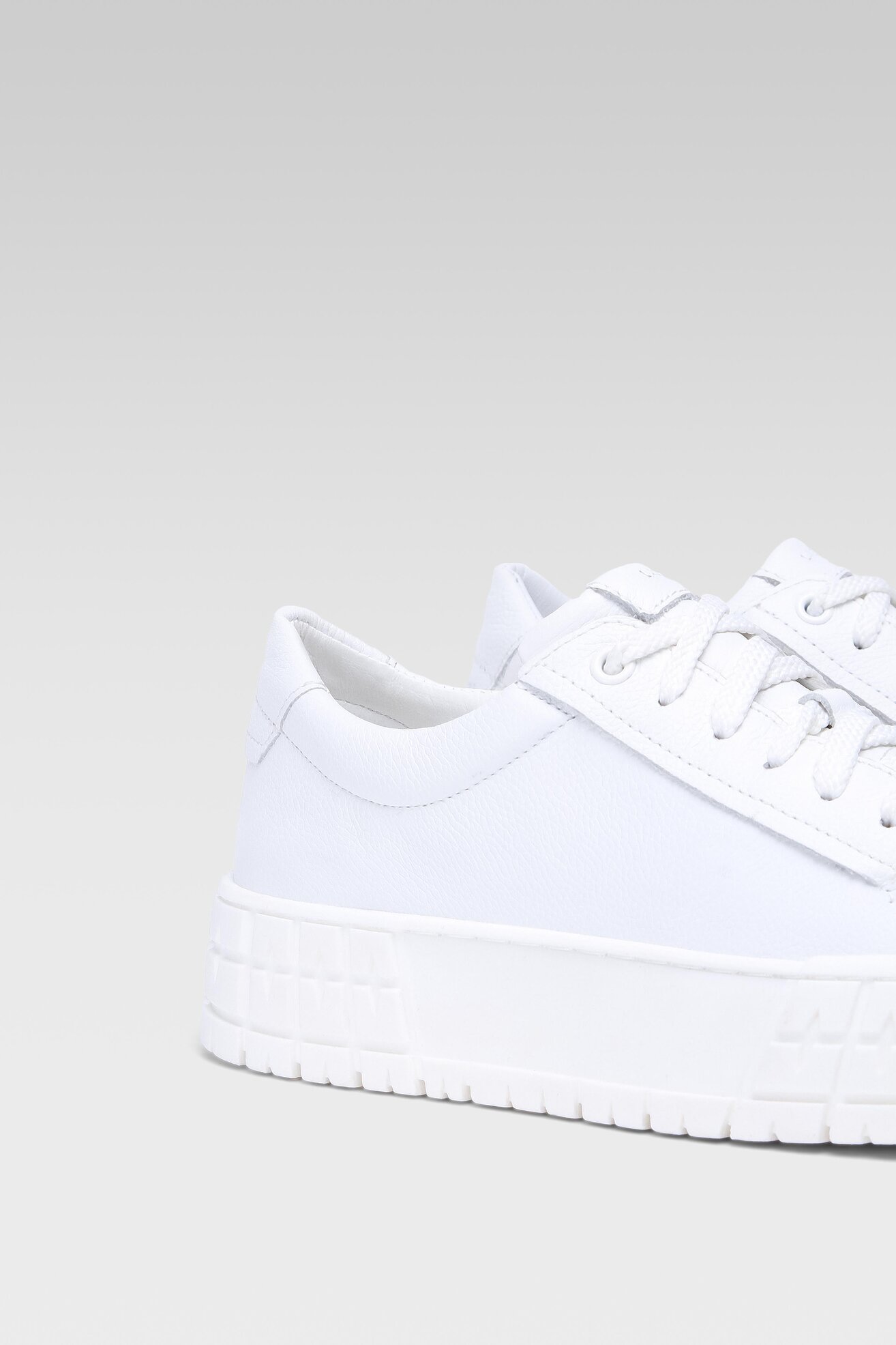 Tornacipő Lasocki ARC-HANZA-01 FEHÉR