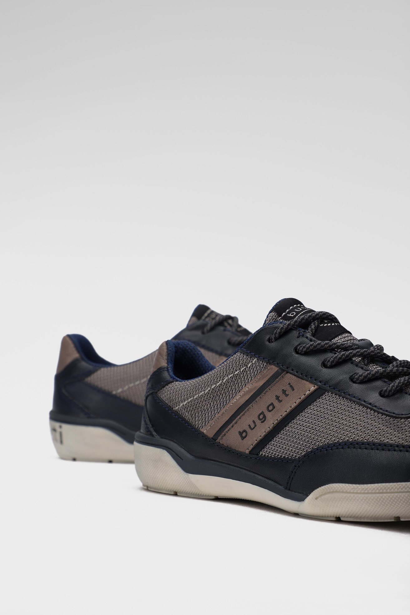 Półbuty Bugatti 323-46512-4069-4112 Granatowy