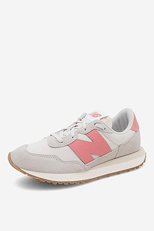 Спортни обувки New Balance NBGS237PK СВЕТЛОСИВ