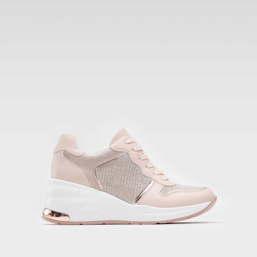 Сникърси Clara Barson