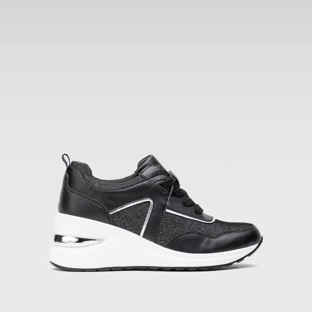 Сникърси Clara Barson