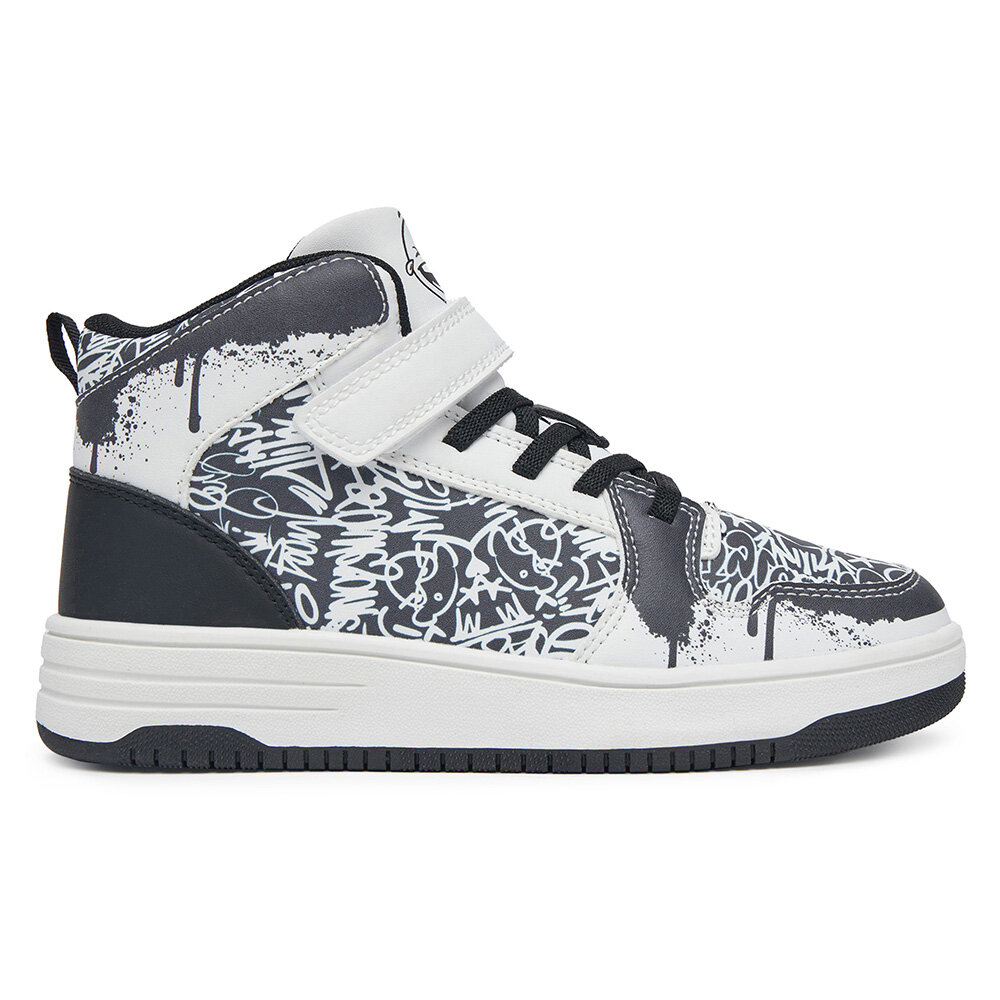 Сникърси Action Boy