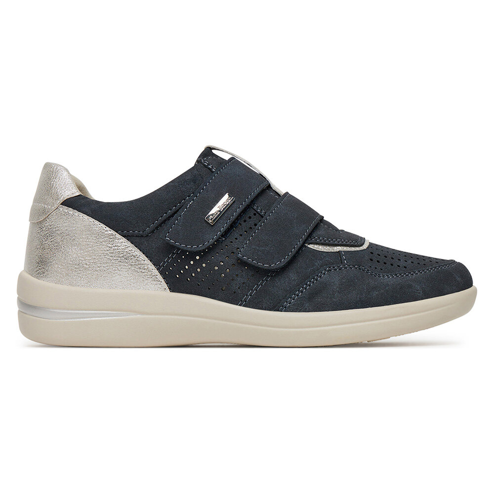 Сникърси Clara Barson