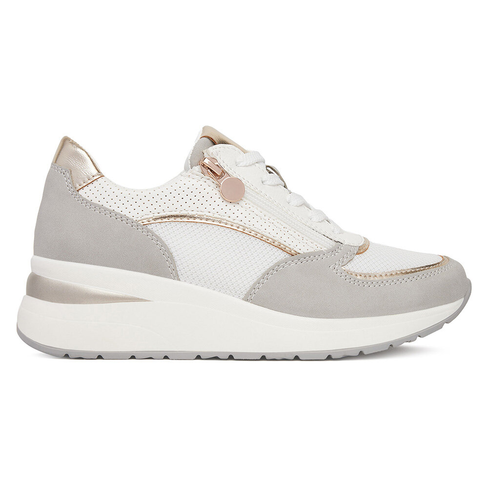 Сникърси Clara Barson