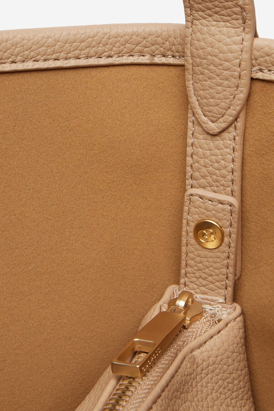 
                Дамска чанта Gino Rossi БЕЖОВ - 5906751625149