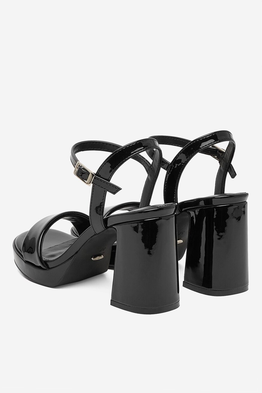 
                DeeZee - Sandały - 5906751863800