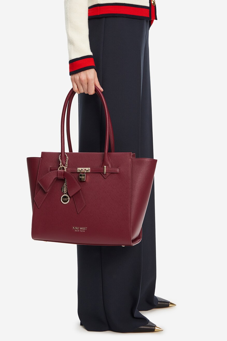 
                Сумка З Ремінцем NINE WEST БОРДОВИЙ - 5907964154792