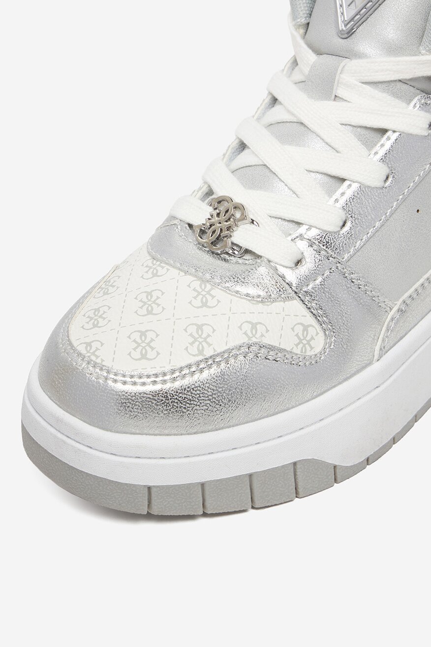 
                Сникърси GUESS KIDS СРЕБРИСТ - 5906751705735